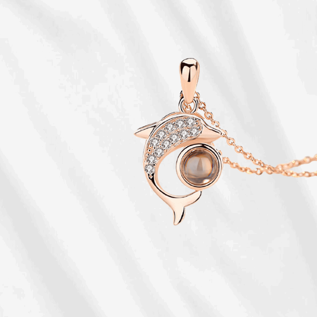 The fish shape is inspired by the dolphin. Personalize a projecting necklace with your favorite pic!